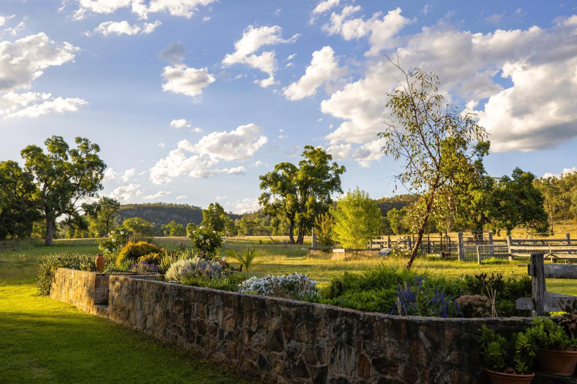 Pilliga Pottery Creative Farmstay Кунабарабран Екстер'єр фото